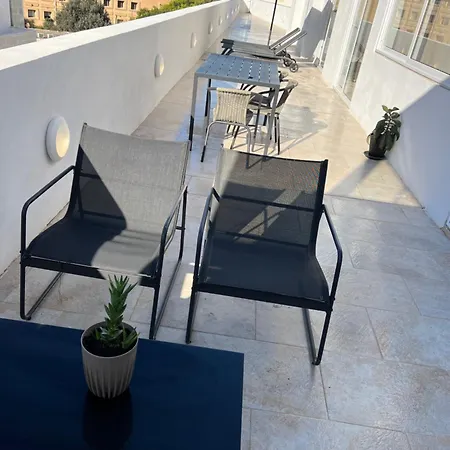 Bright Penthouse With Large Terrace Апартаменты
