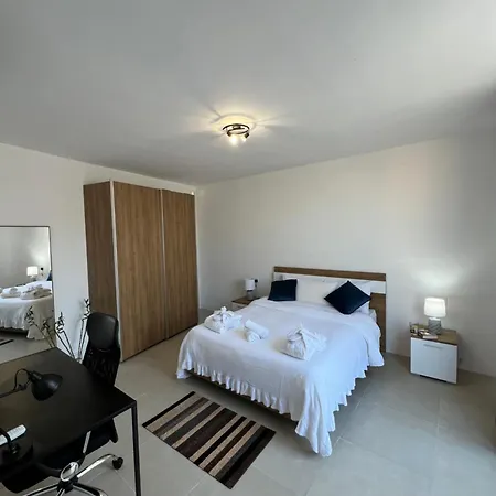 Bright Penthouse With Large Terrace Apartman *