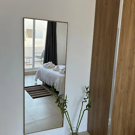 Bright Penthouse With Large Terrace Apartman