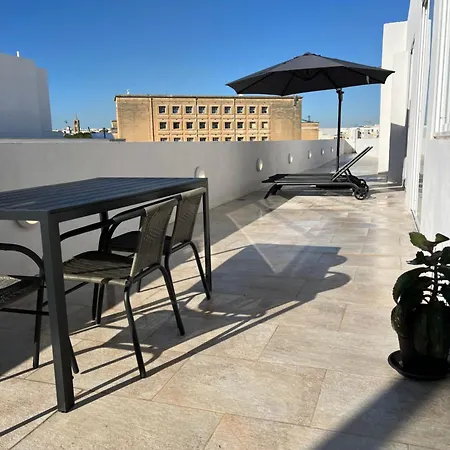 Apartment Bright Penthouse With Large Terrace Pietà