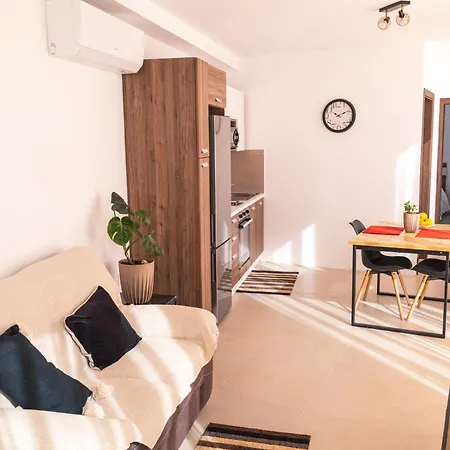 Bright Penthouse With Large Terrace *