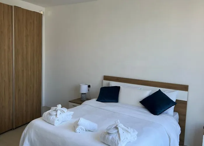 Bright Penthouse With Large Terrace * Pietà