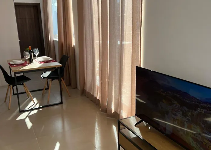 Bright Penthouse With Large Terrace Apartament Pietà