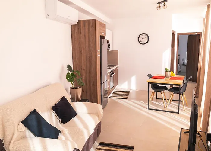 Bright Penthouse With Large Terrace *